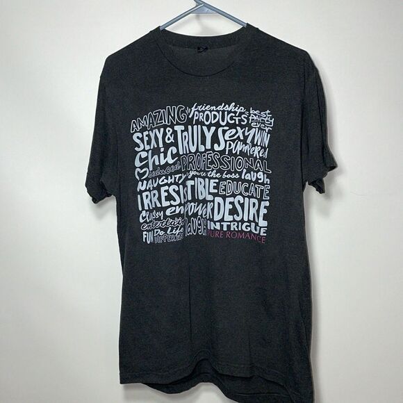 Woman’s graphic tee - Picture 1 of 7